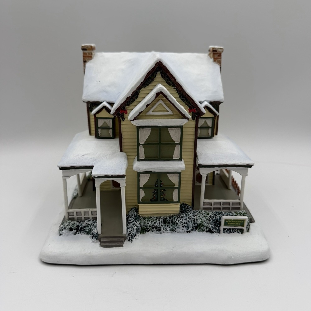 VTG John Deere Creek Hawthorne Village Light Up Veterinarians Office 2005 91486